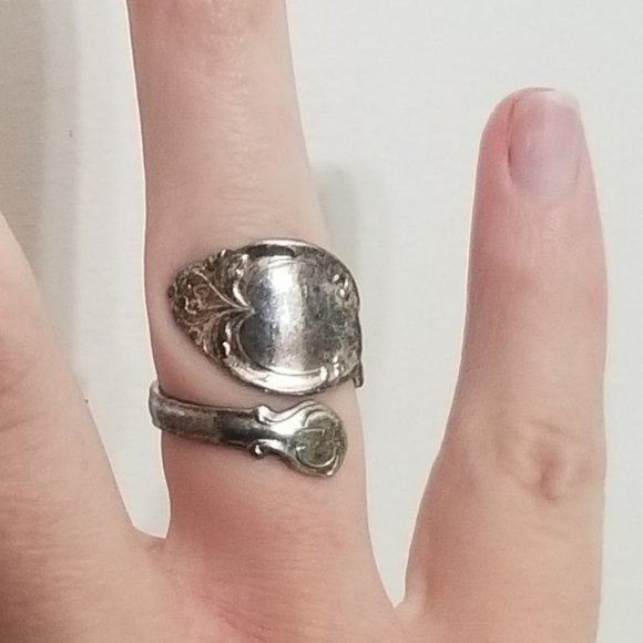 1847 Rogers Bros Jewelry - vtg 1847 Rogers Bros silver plate wraparound ring